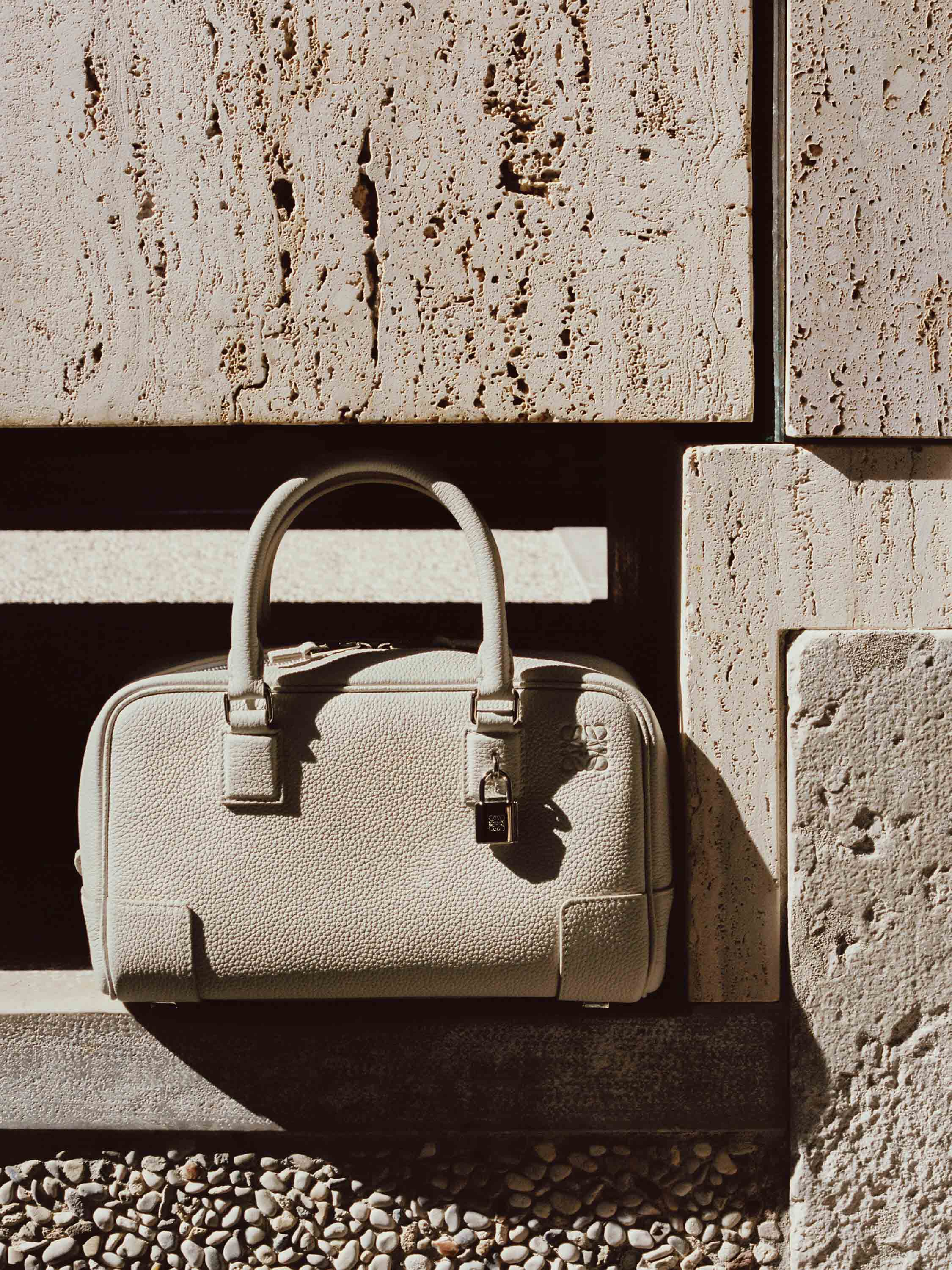ウィメンズ デザイナーバッグ|高級バッグ|ロエベ - LOEWE